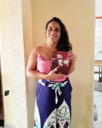 Photo of Poetisa da Academia recebe Comenda na abertura do Raízes do Brejo em Belém